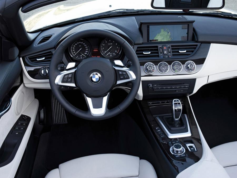  BMW Z4 sDrive 3.5i Roadster 2009 года  (фото 28 из 30)